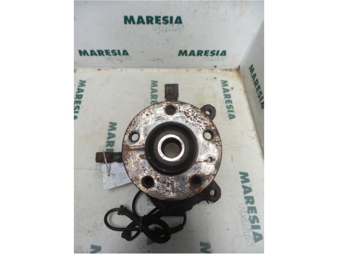 Renault - Trafic - Knuckle, front right