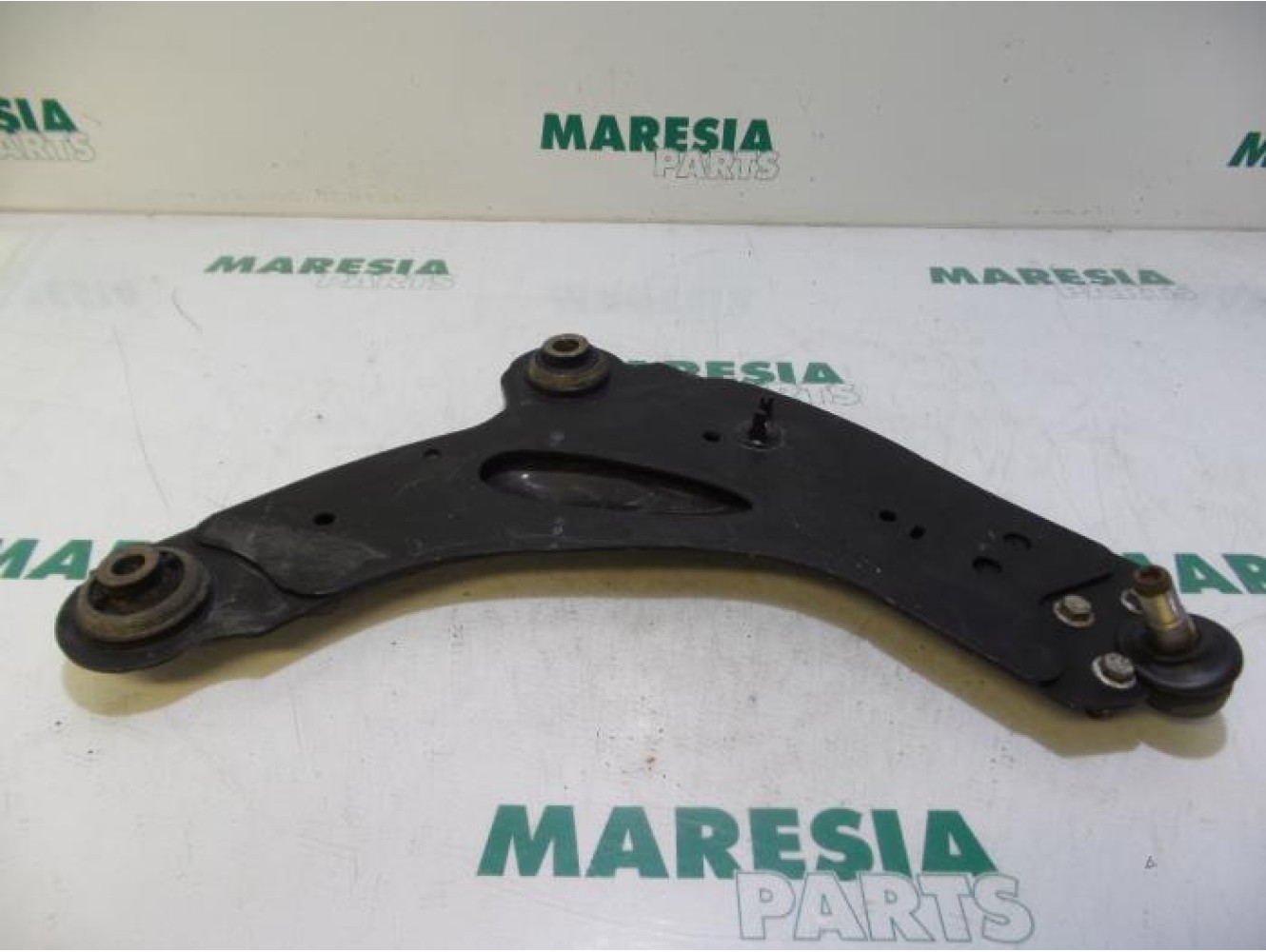 Renault - Trafic - Front lower wishbone, right