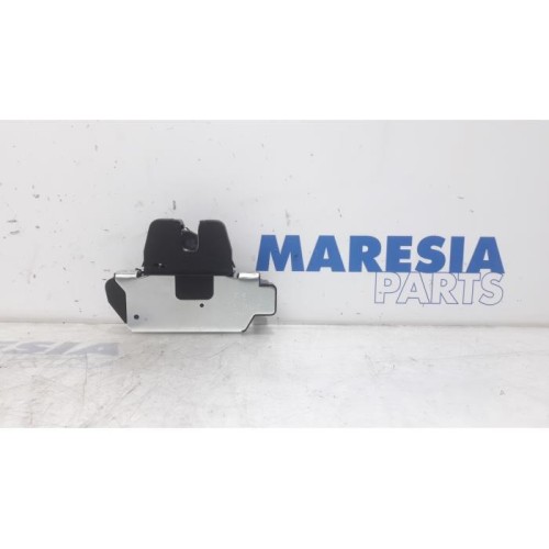 Peugeot - 3008 - Tailgate lock mechanism