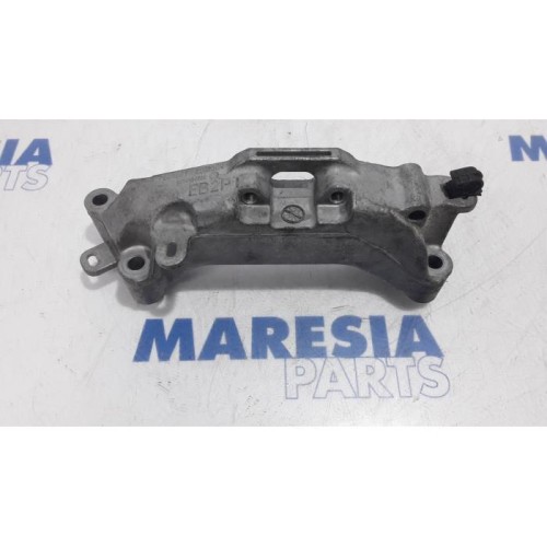 Peugeot - 2008 - Engine mount