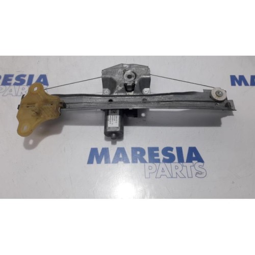 Renault - Captur - Rear door window mechanism 4-door, right
