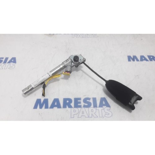 Fiat - Punto Evo - Gurtsrammer links