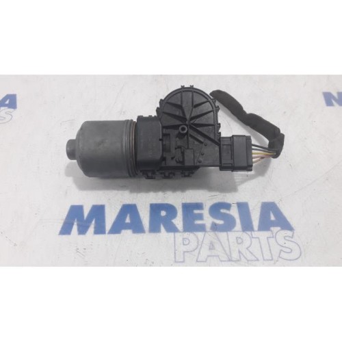 Dacia - Duster - Front wiper motor