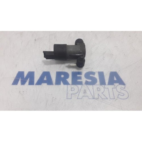 Dacia - Duster - Windscreen washer pump