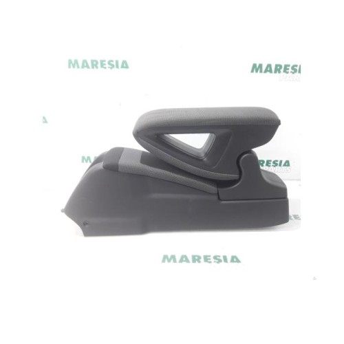 Citroen - C4 Cactus - Armrest