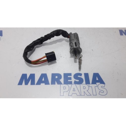Dacia - Duster - Ignition lock + key