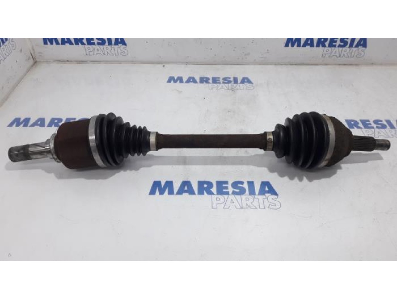 Renault - Trafic - Aandrijfas links-voor