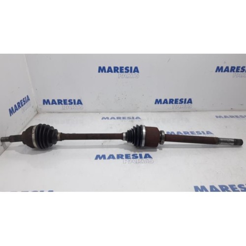 Renault - Trafic - Front drive shaft, right