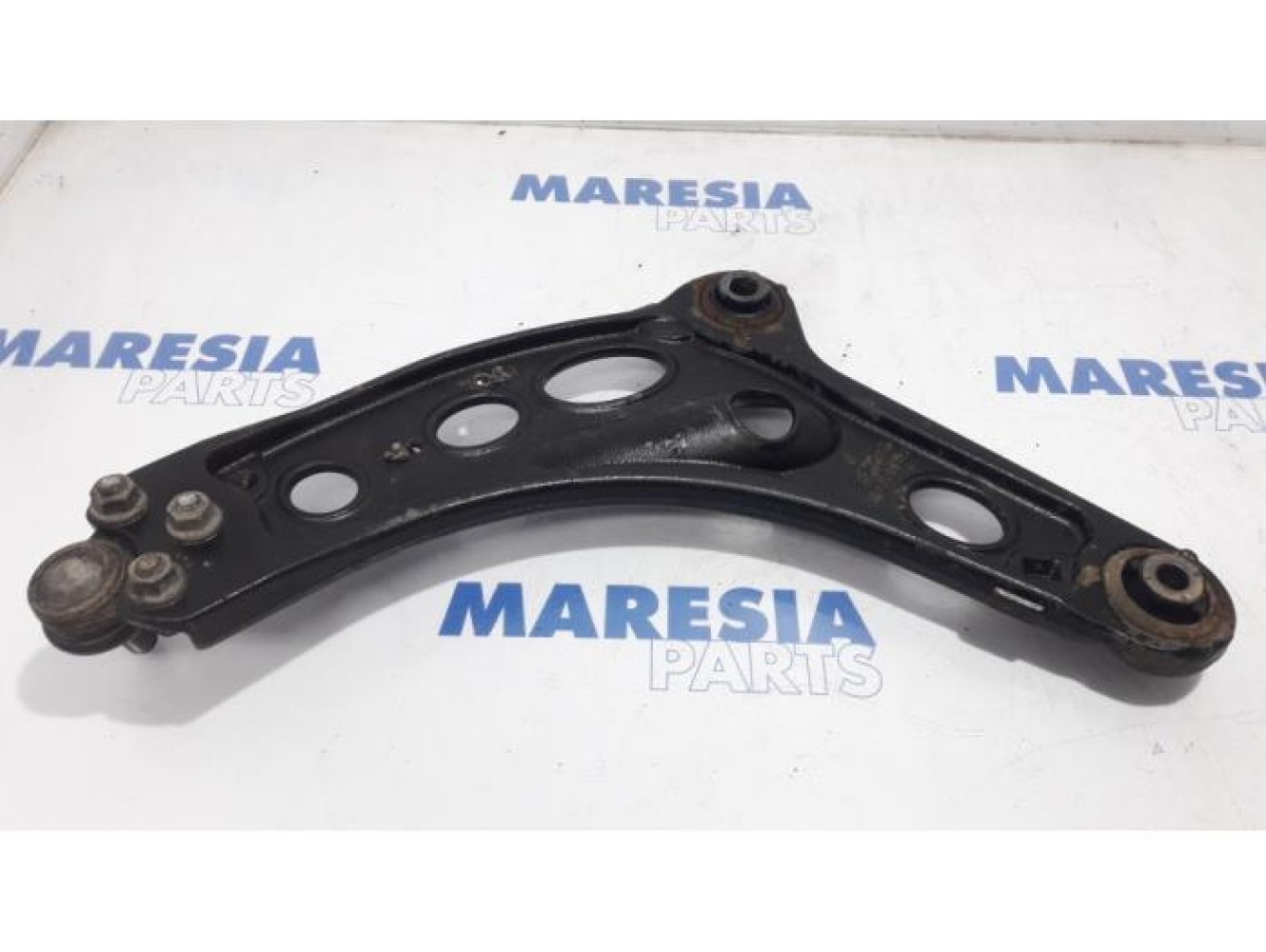 Renault - Trafic - Front lower wishbone, right