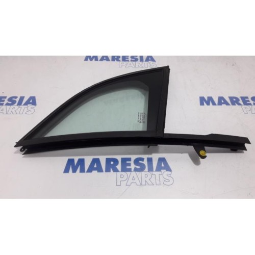 Citroen - DS3 - Quarter light, front right