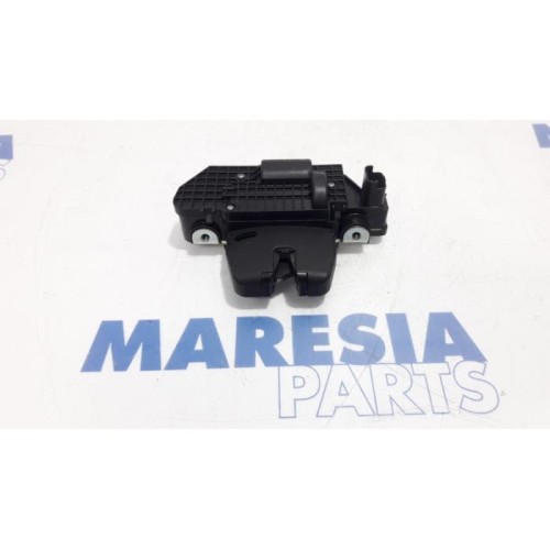 Citroen - DS3 - Tailgate lock mechanism