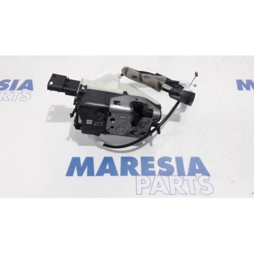 Peugeot - Partner - Minibus/van rear door lock mechanism