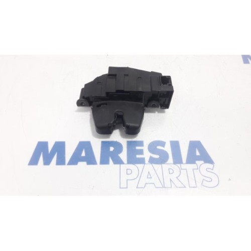 Citroen - C3 Picasso - Tailgate lock mechanism