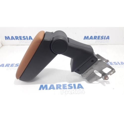 Alfa Romeo - Mito - Armrest