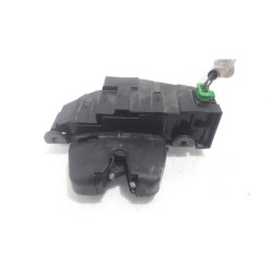 Peugeot - 207 - Tailgate lock mechanism