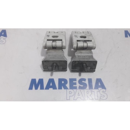 Renault - Master - Rear door hinge, left
