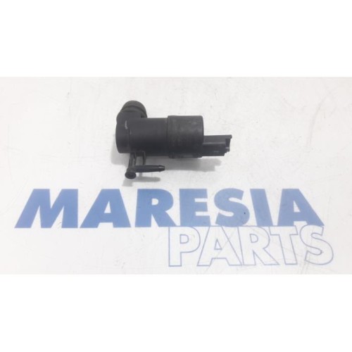 Renault - Master - Windscreen washer pump