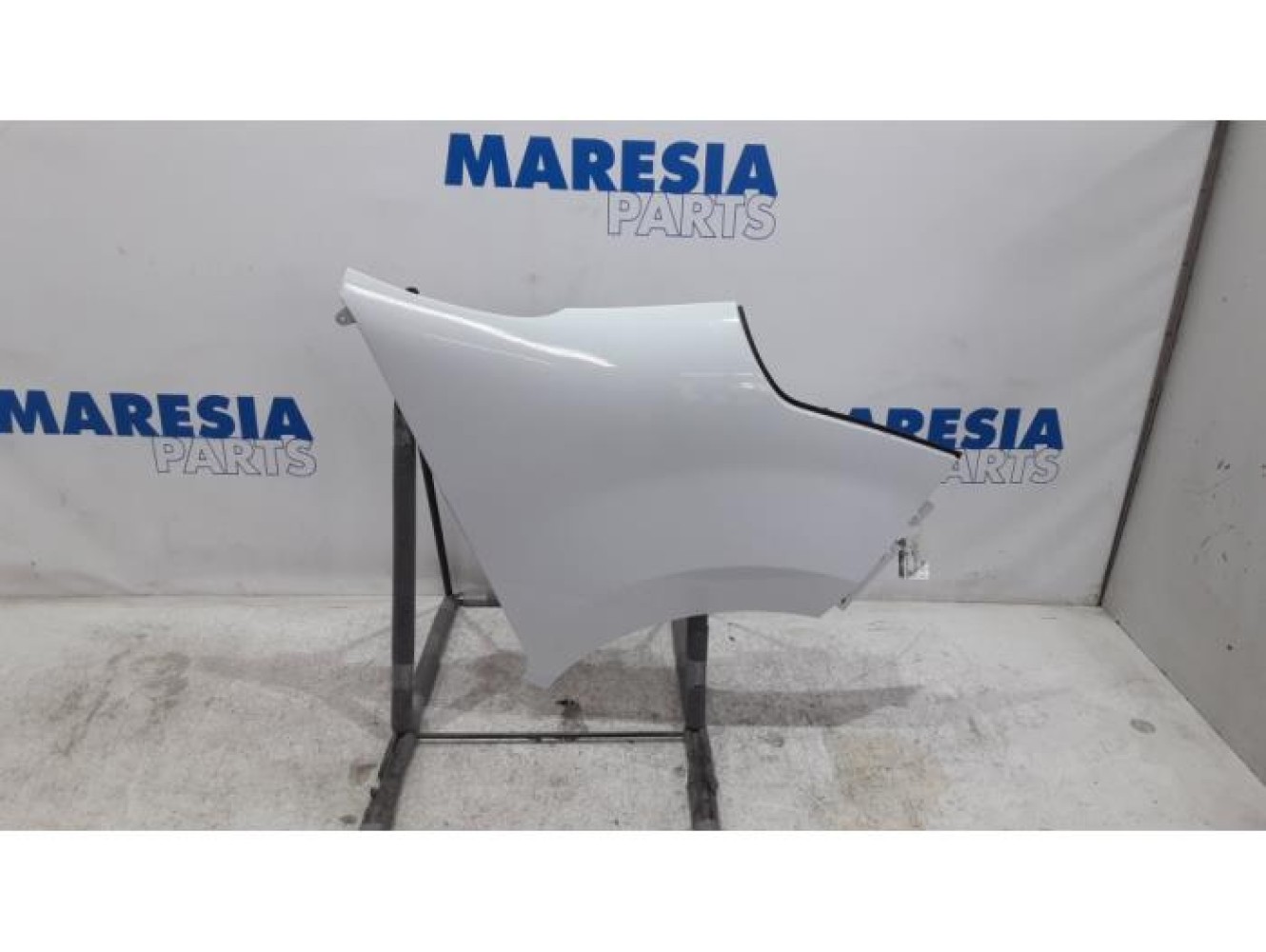Renault - Master - Front wing, right