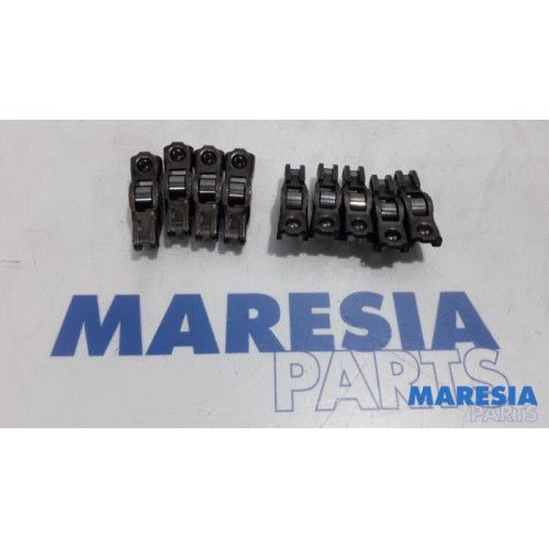Peugeot - 207 - Rocker arm