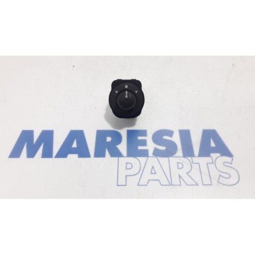 Fiat - Doblo - Mirror switch