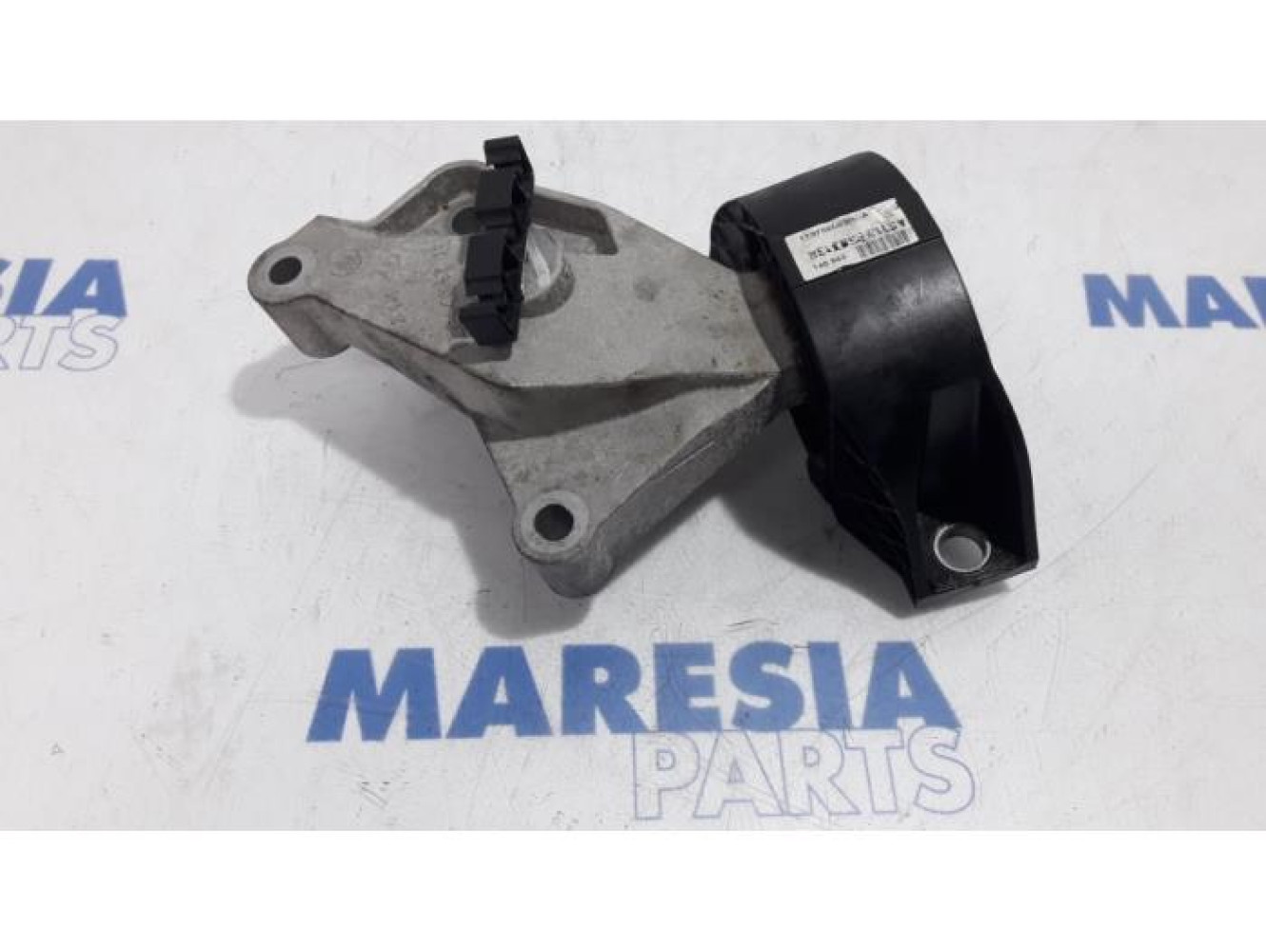 Renault - Clio - Engine mount
