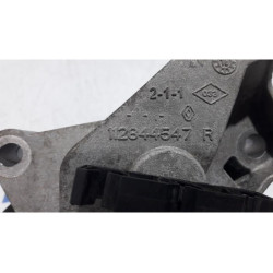 Renault - Clio - Engine mount