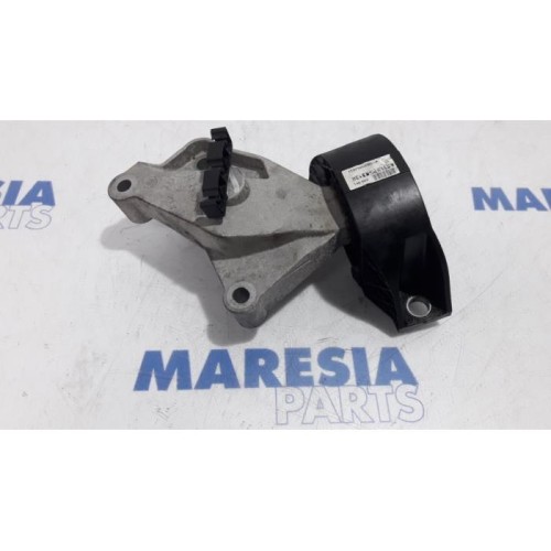 Renault - Clio - Engine mount