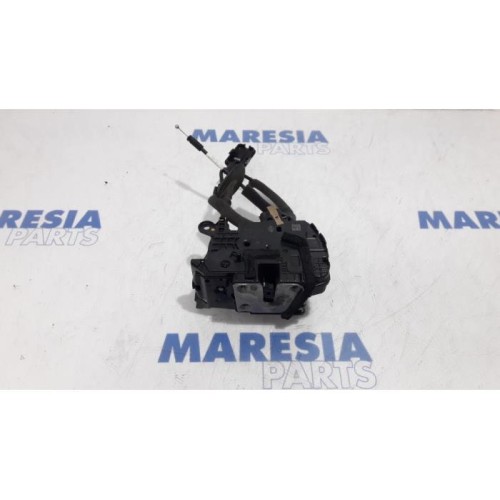 Renault - Clio - Rear door mechanism 4-door, right