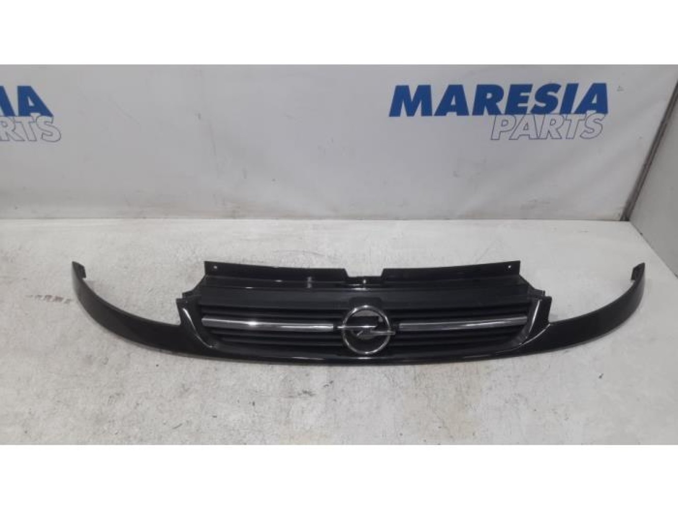 Opel - Vivaro - Grill