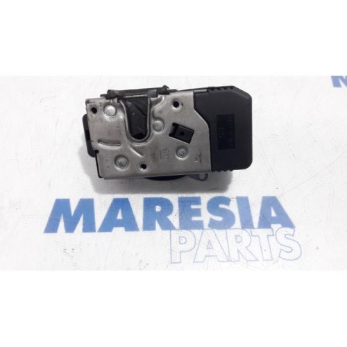 Opel - Vivaro - Door lock mechanism 2-door, right
