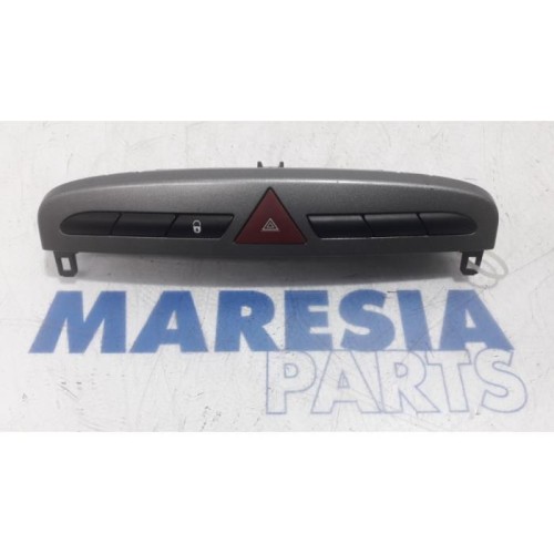 Peugeot - 308 - Panic lighting switch