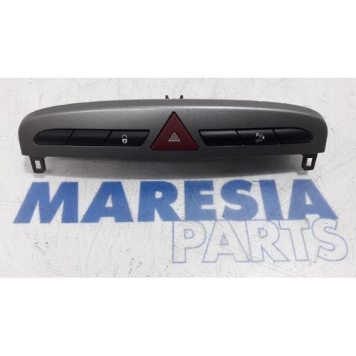 Peugeot - 308 - Panic lighting switch