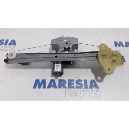 Renault - Captur - Rear door window mechanism 4-door, right