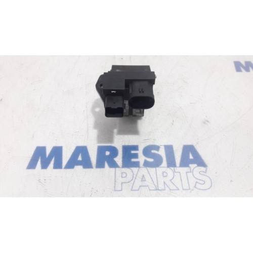 Peugeot - 208 - Cooling fan resistor