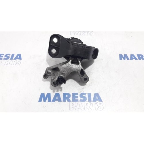 Renault - Captur - Engine mount