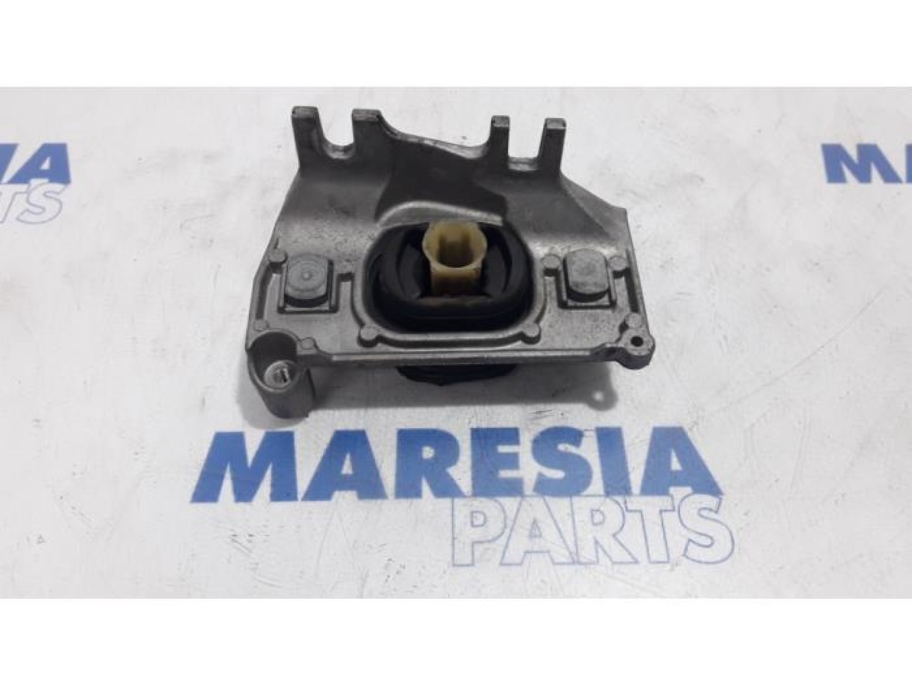 Renault - Captur - Engine mount