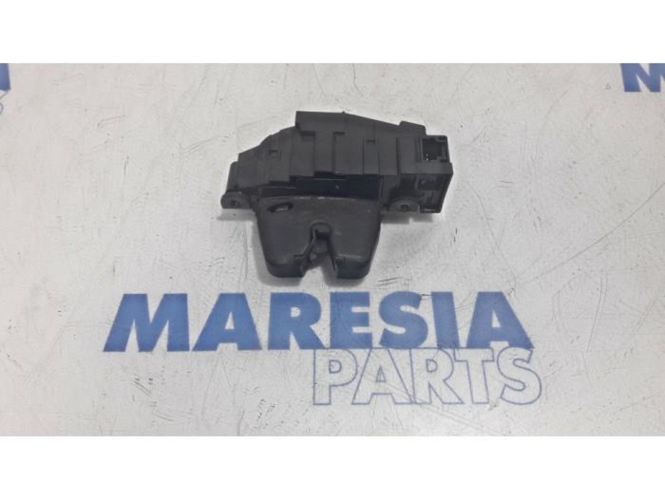 Peugeot - Partner - Tailgate lock mechanism