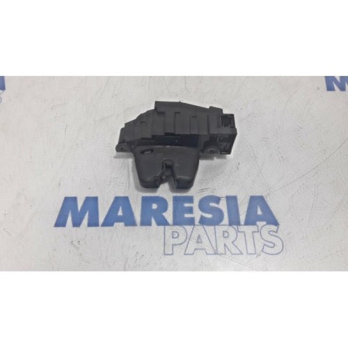 Peugeot - Partner - Tailgate lock mechanism
