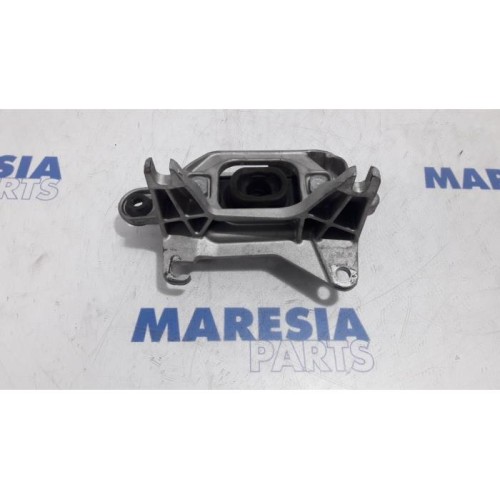 Renault - Megane - Engine mount