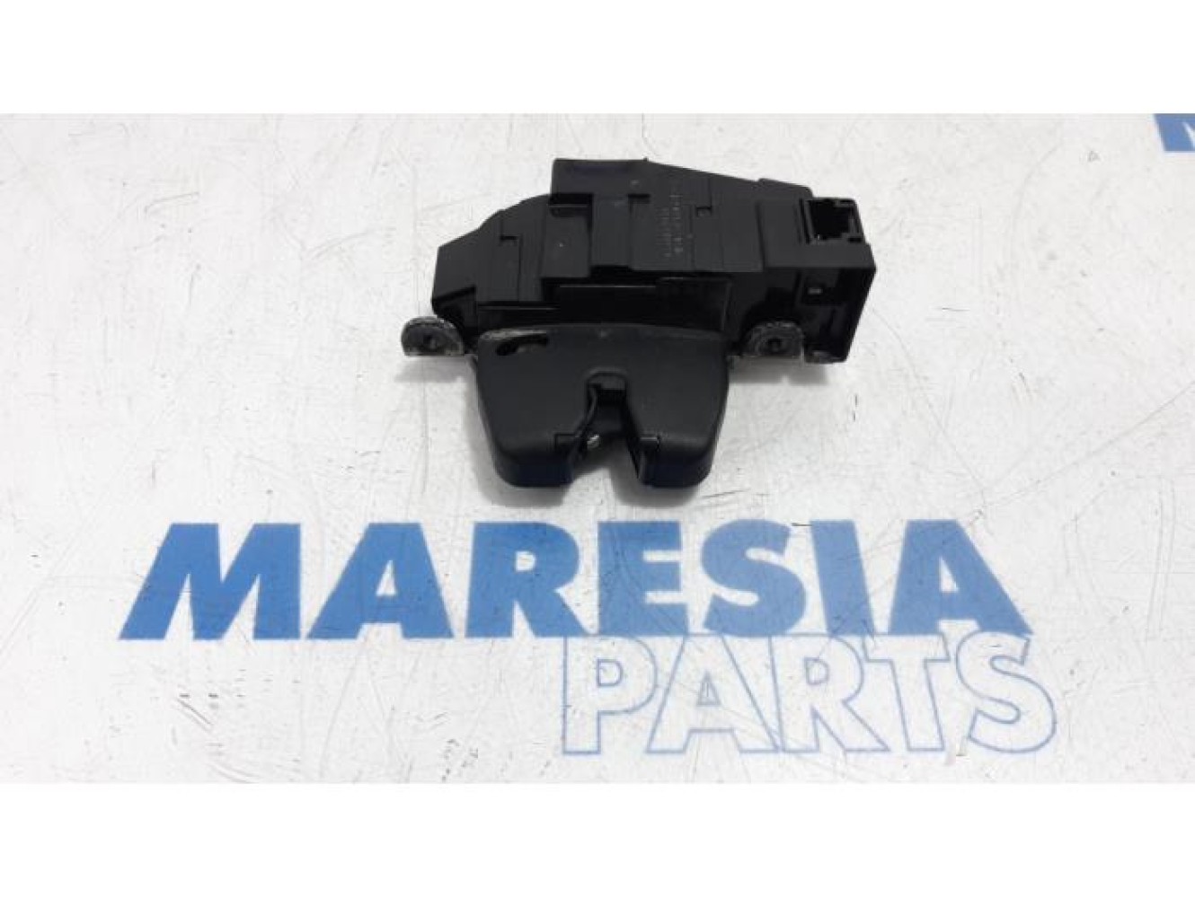 Peugeot - 207 - Tailgate lock mechanism