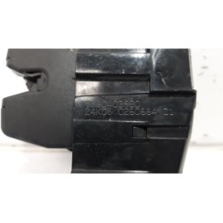 Peugeot - 207 - Tailgate lock mechanism