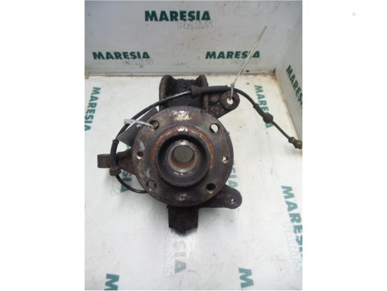 Renault - Megane - Knuckle, front right