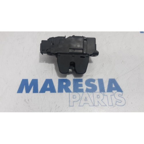 Citroen - C4 Picasso - Tailgate lock mechanism