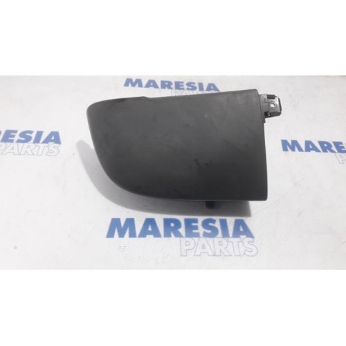 Opel - Vivaro - Taillight, right