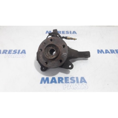 Opel - Vivaro - Knuckle, front right