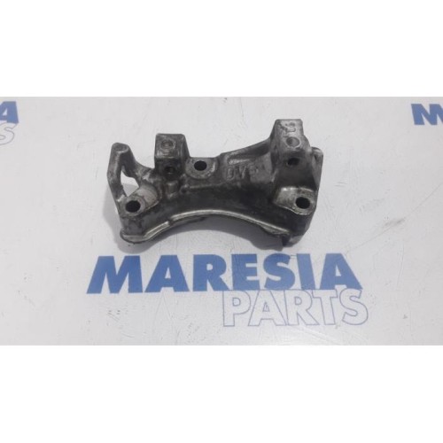 Peugeot - Partner - Engine mount