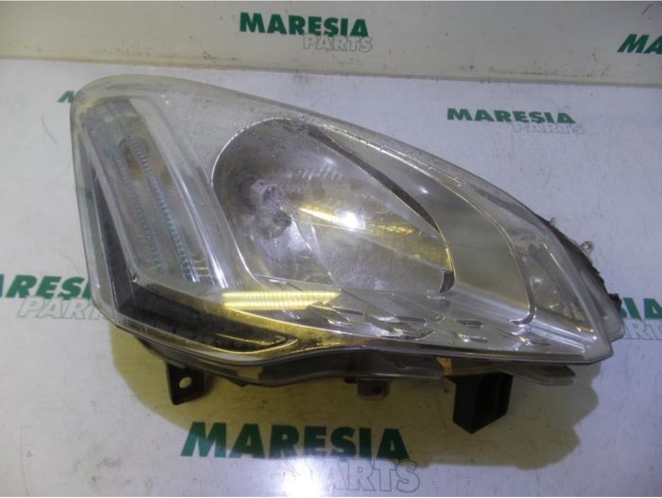 Citroen - Berlingo - Headlight, right