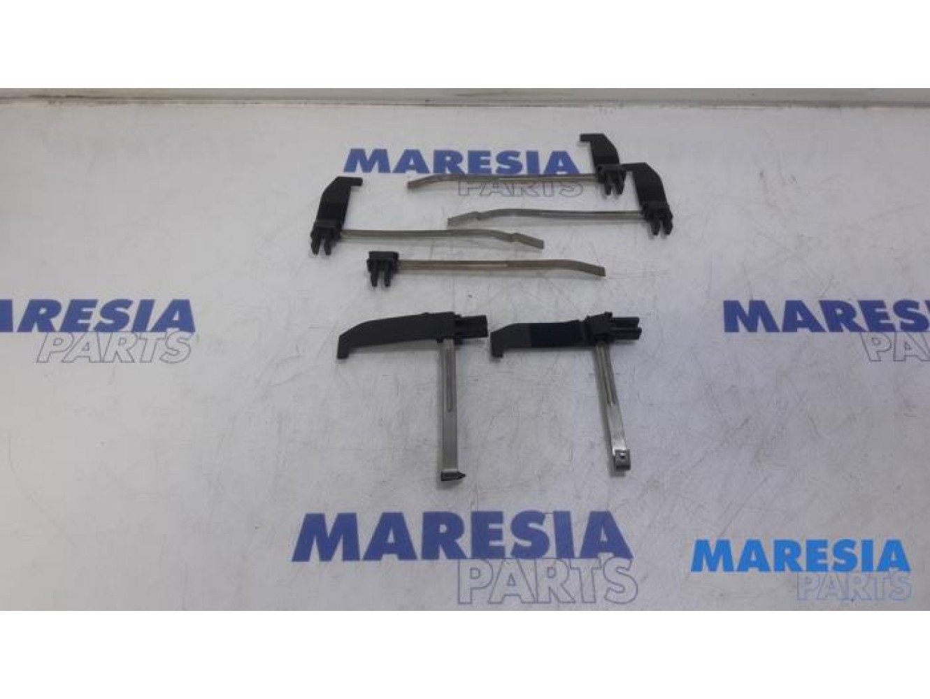 Fiat - 500 - Convertible top hinge