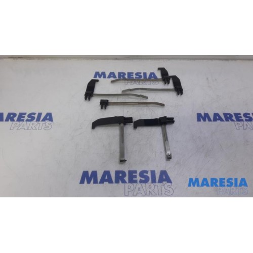 Fiat - 500 - Convertible top hinge