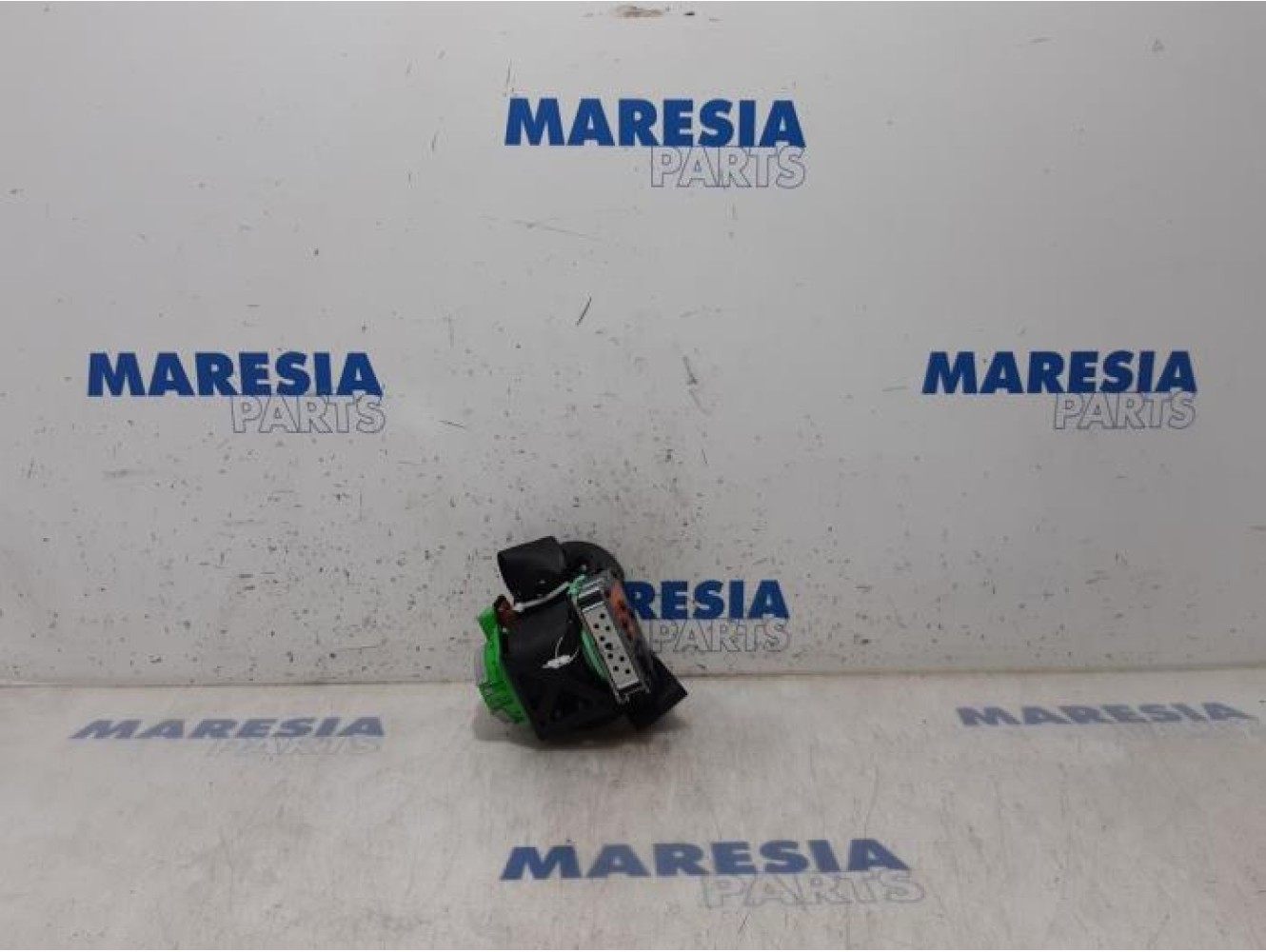 Citroen - C4 - Front seatbelt, left